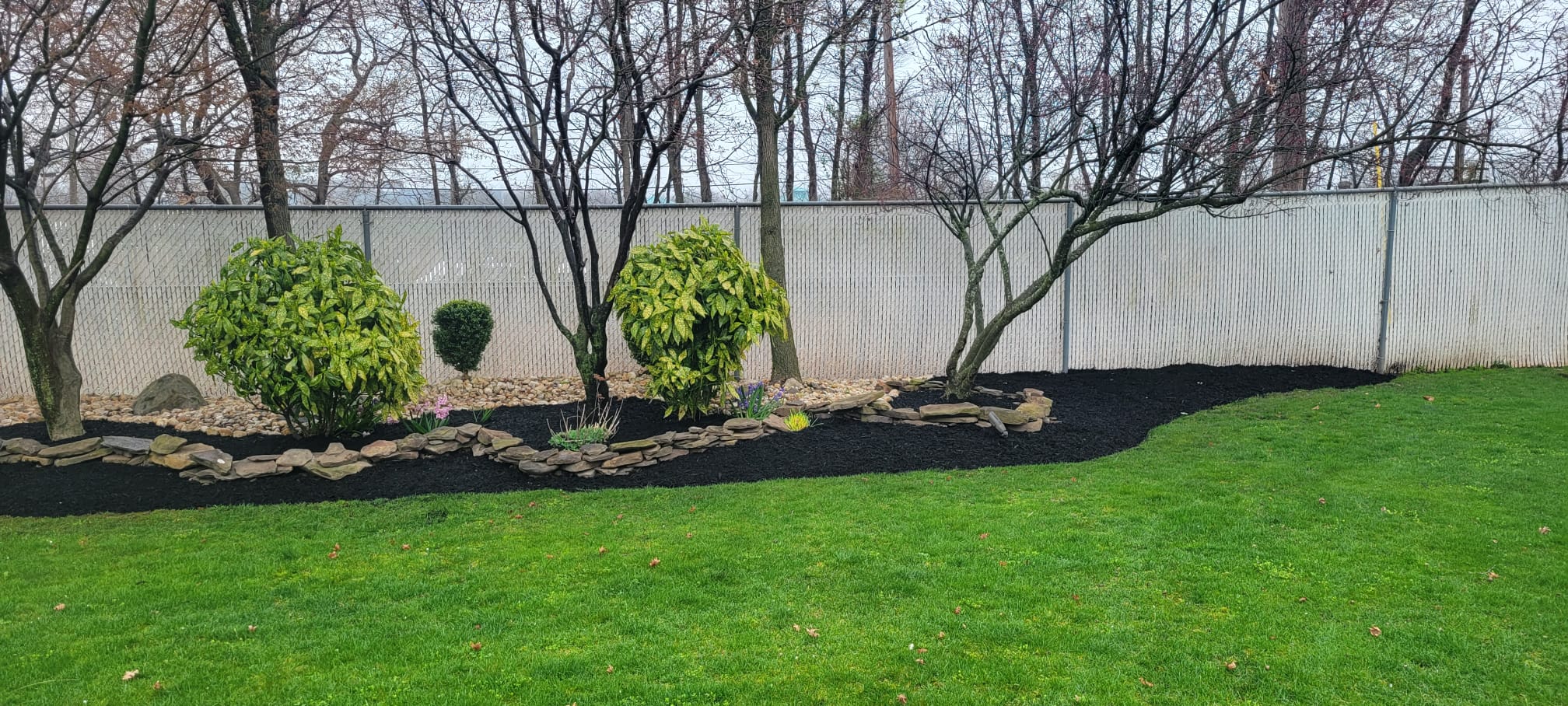 Landscaping & Mulch work image 34