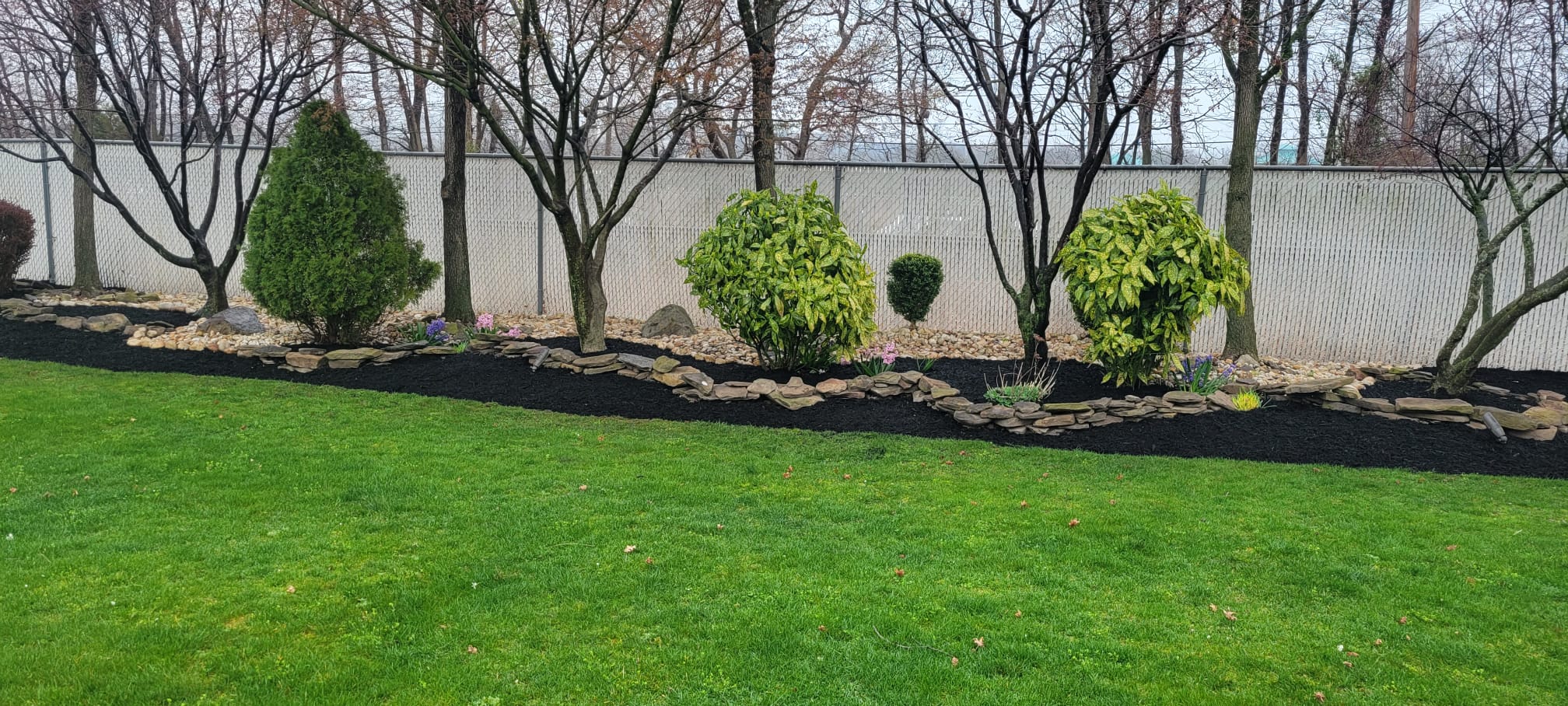 Landscaping & Mulch work image 36